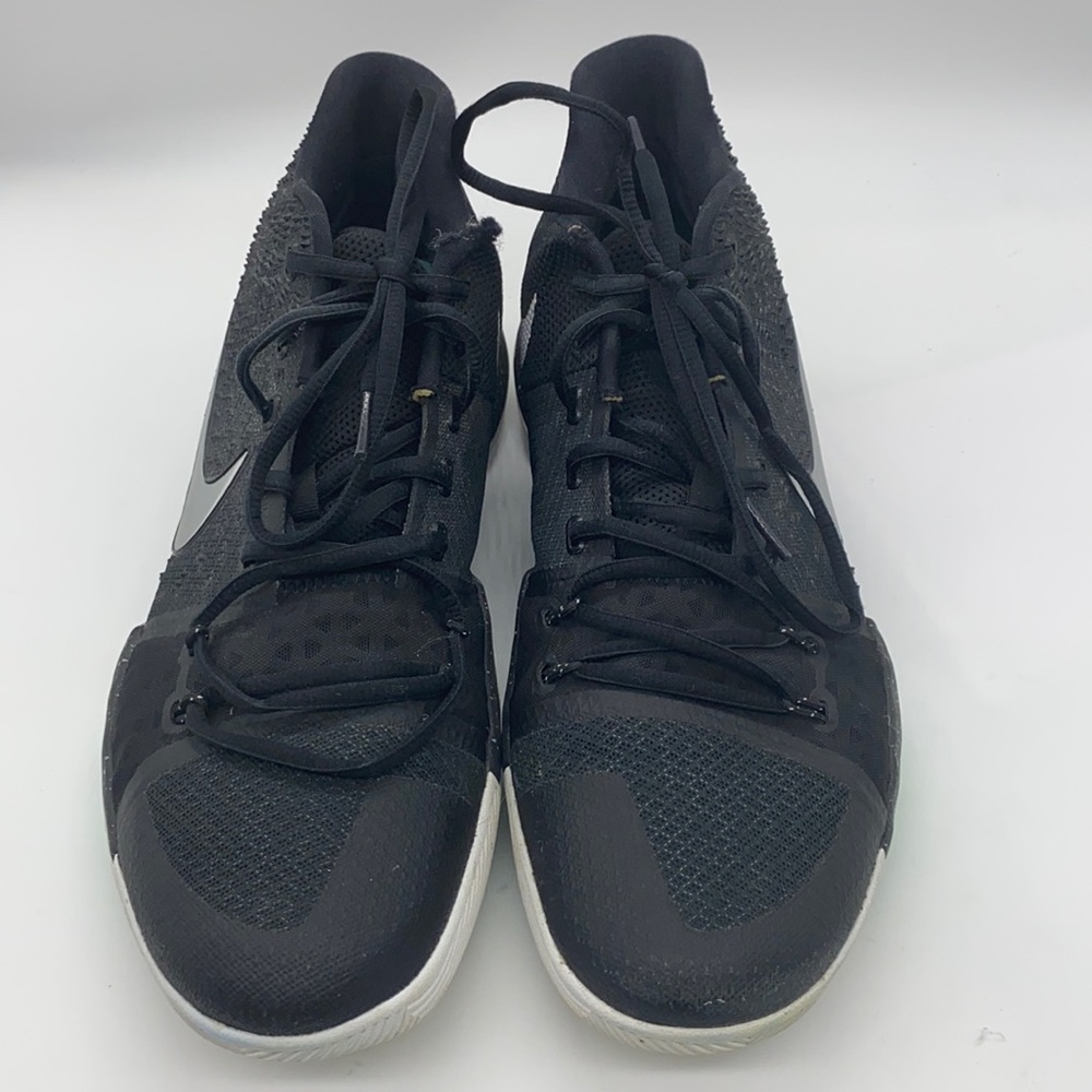 Men’s KYRIE 3 BLK/ICE Size 12